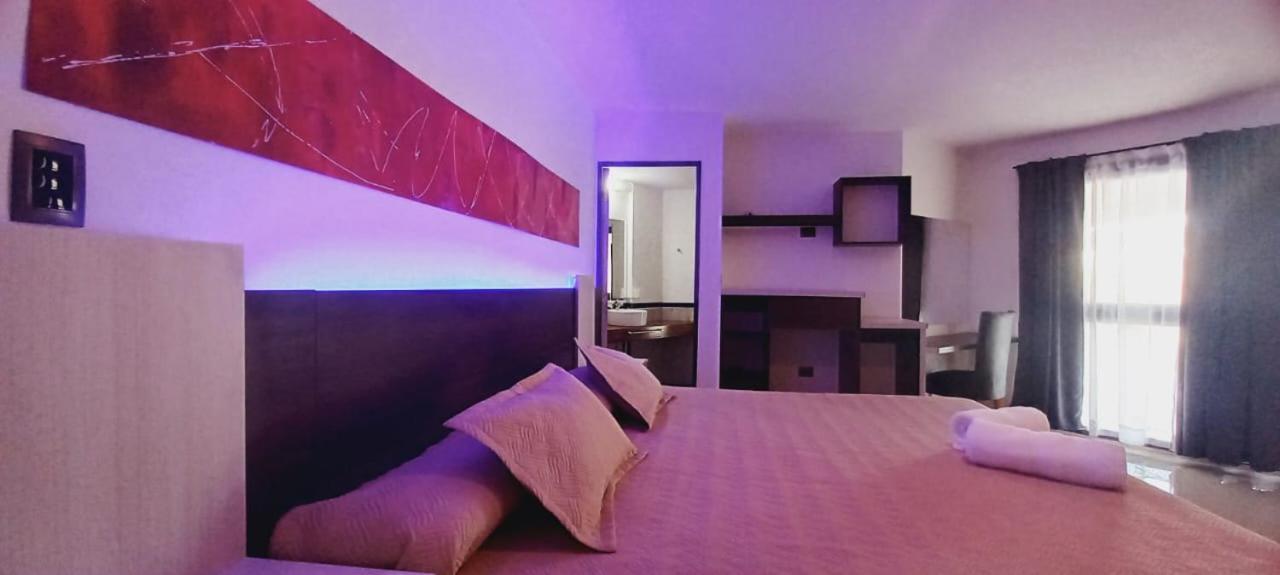 Golden Ross Hotel Villa Carlos Paz Bagian luar foto